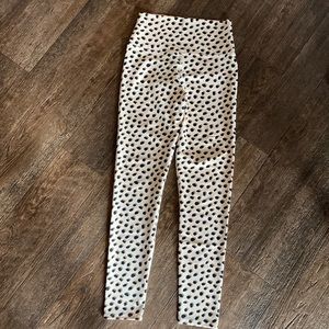 Beach Riot leggings. Size medium. Tan, black, & caramel spots.
